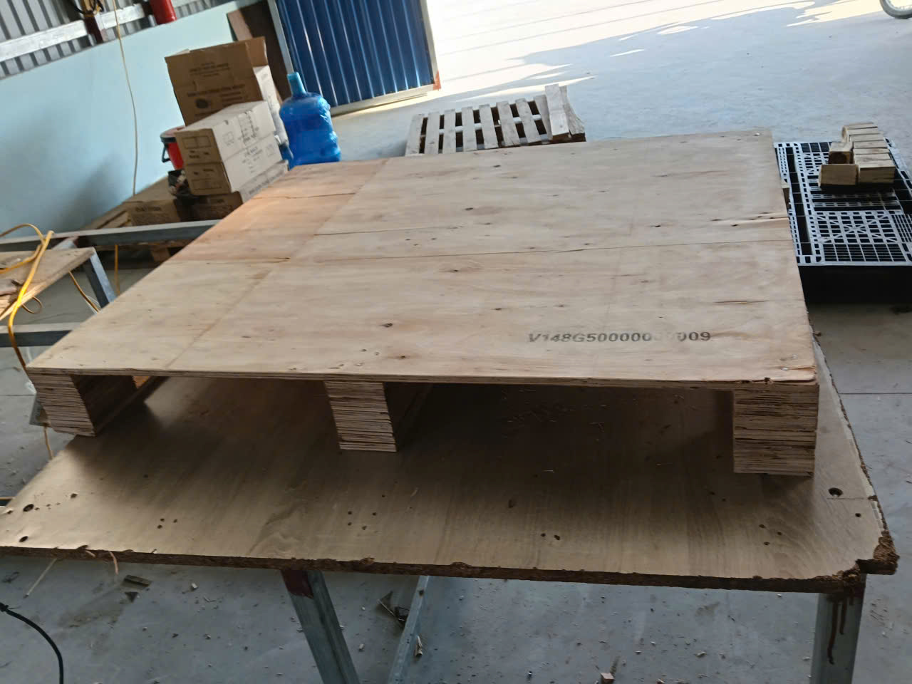 Pallet gỗ kích thước lớn
